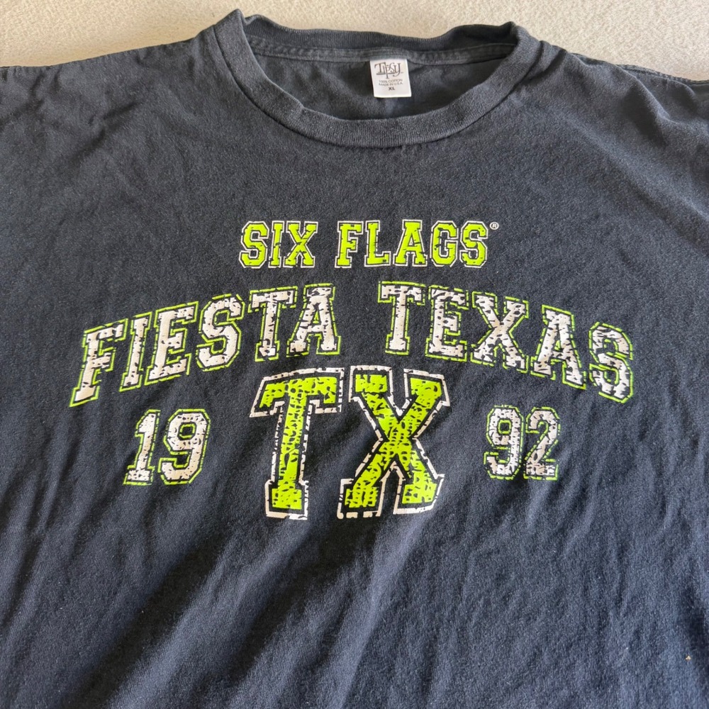 Vintage 1992 Six Flags Fiesta Texas T-Shirt XL Black Single Stitch San Antonio